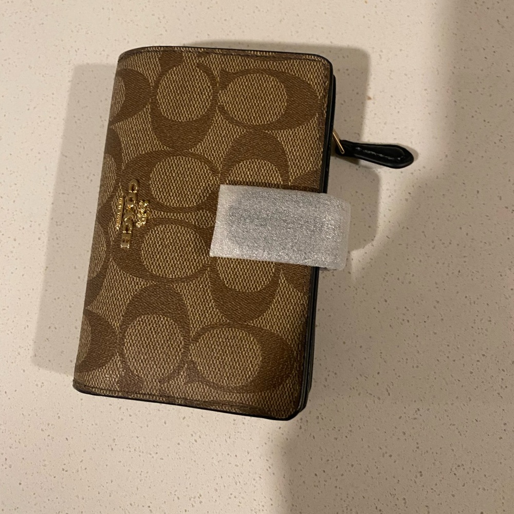 Coach wallet *BRAND NEW*